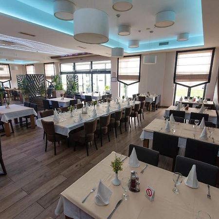 Hotel Crystal Pecinci Εξωτερικό φωτογραφία