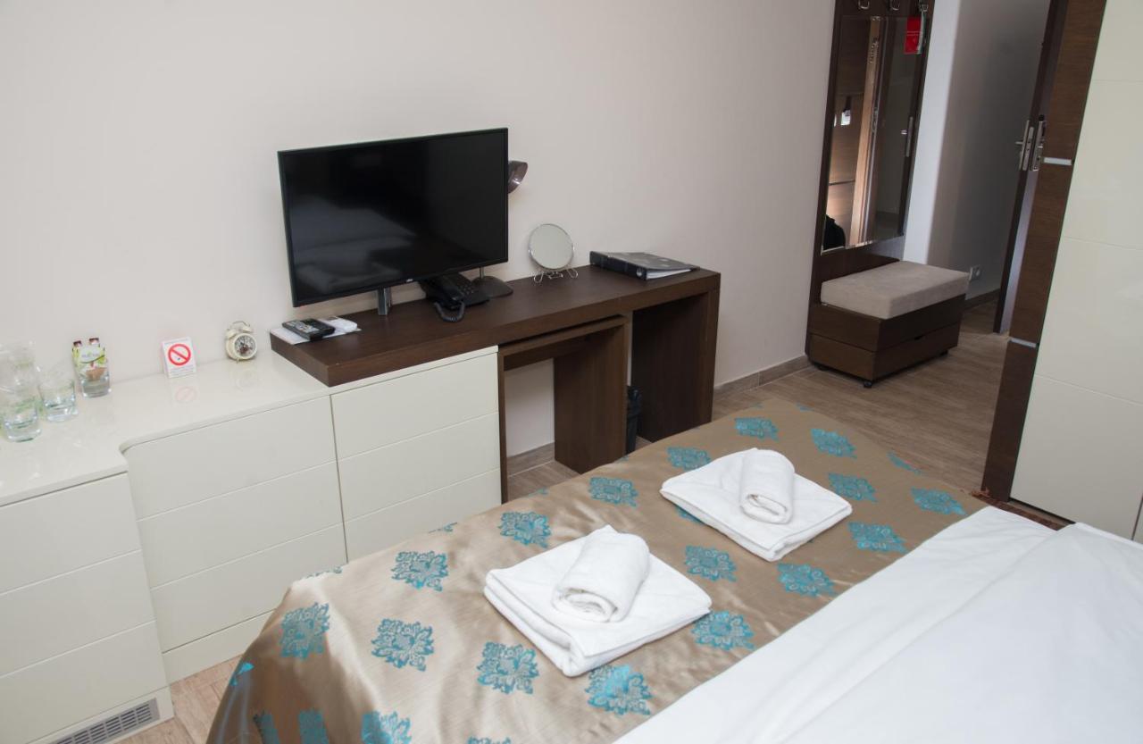 Hotel Crystal Pecinci Εξωτερικό φωτογραφία