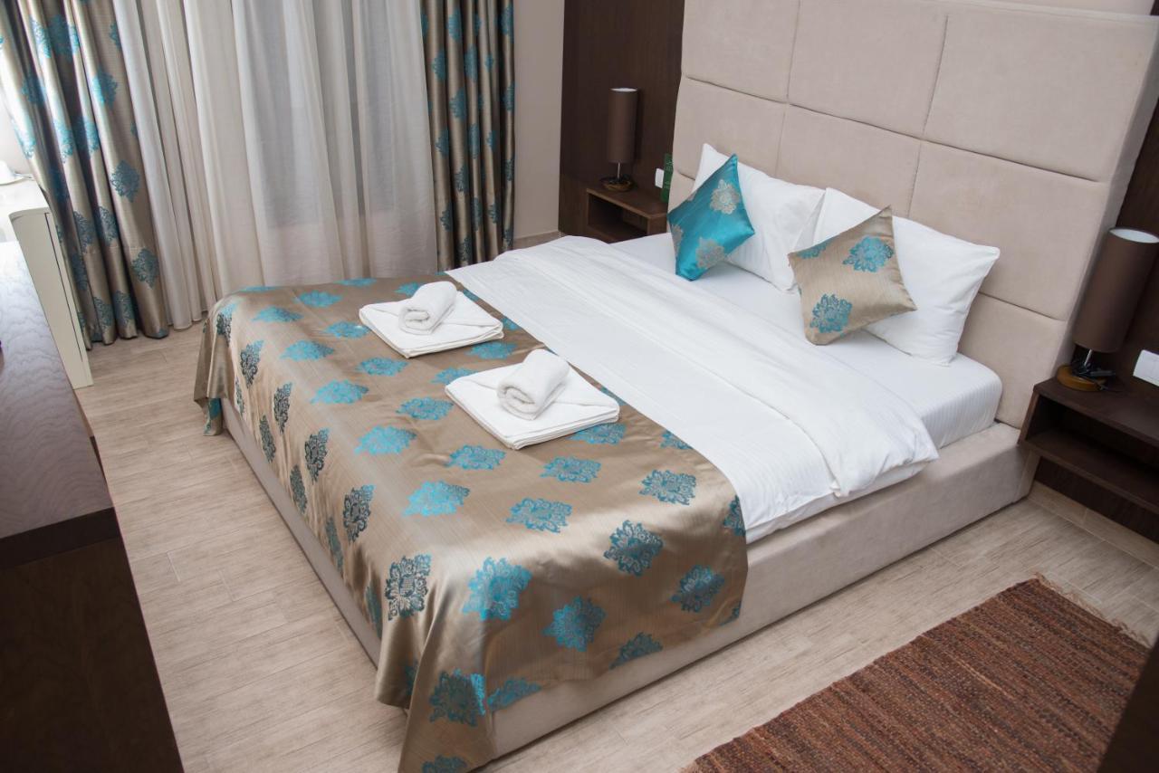 Hotel Crystal Pecinci Εξωτερικό φωτογραφία