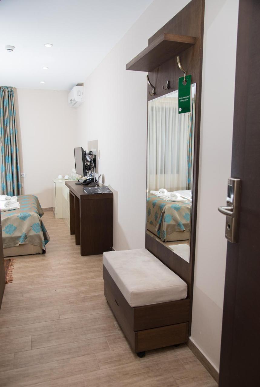 Hotel Crystal Pecinci Εξωτερικό φωτογραφία