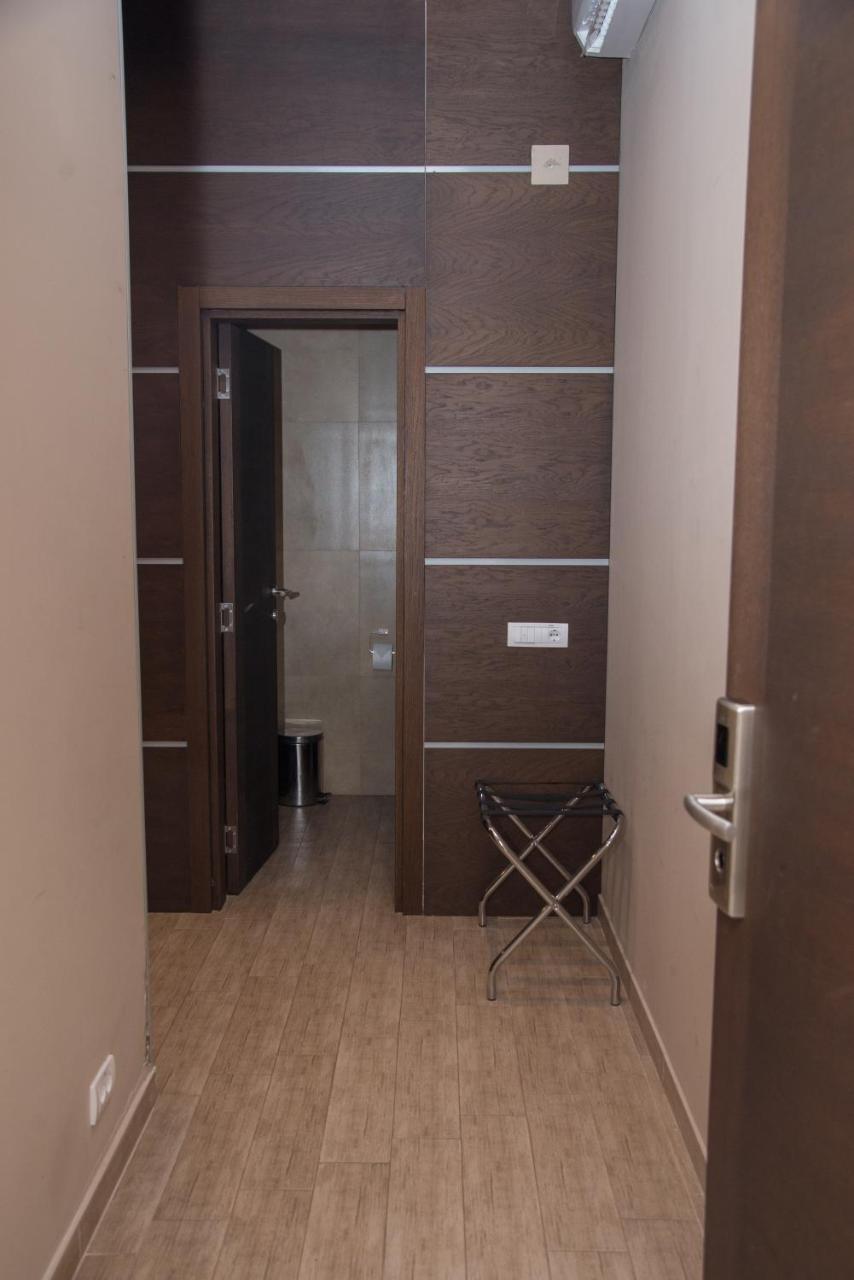 Hotel Crystal Pecinci Εξωτερικό φωτογραφία