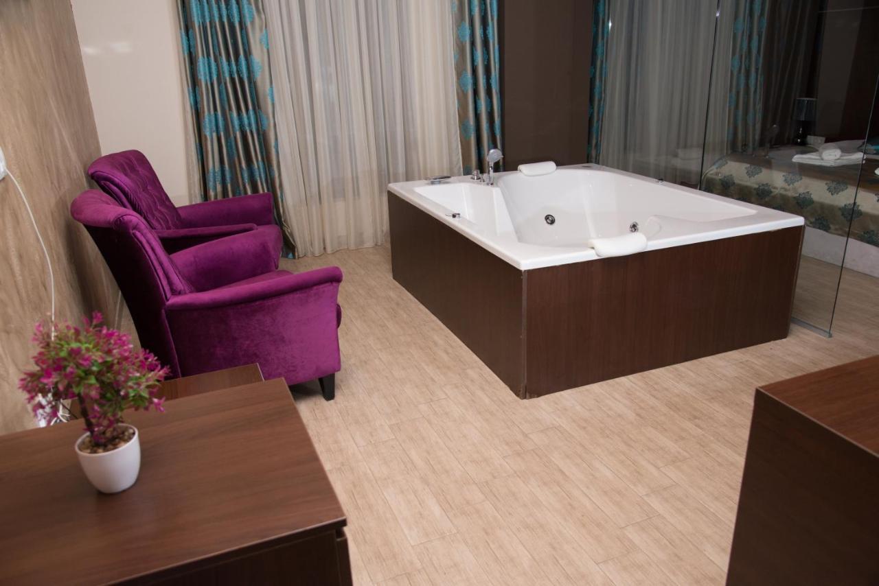 Hotel Crystal Pecinci Εξωτερικό φωτογραφία