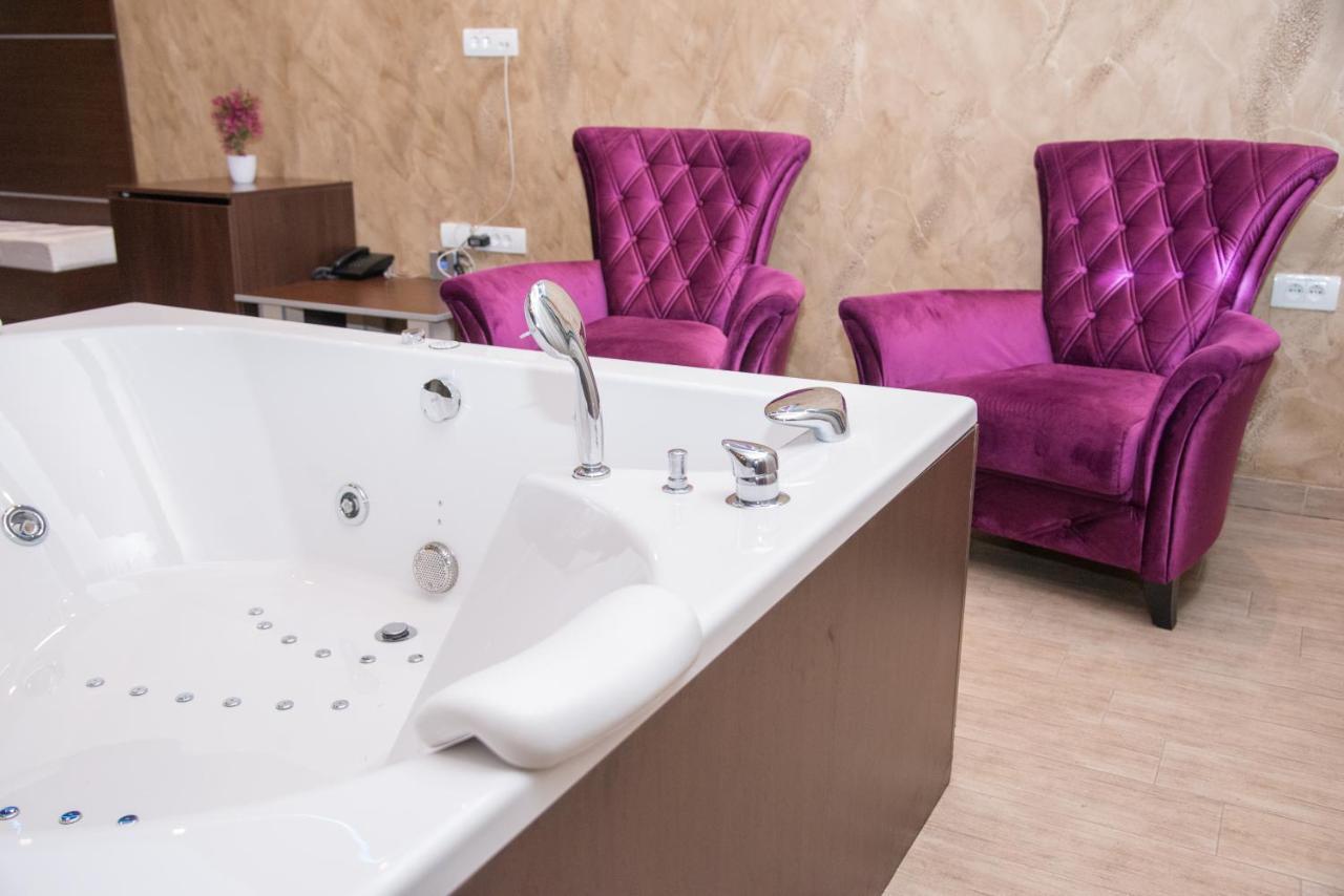 Hotel Crystal Pecinci Εξωτερικό φωτογραφία