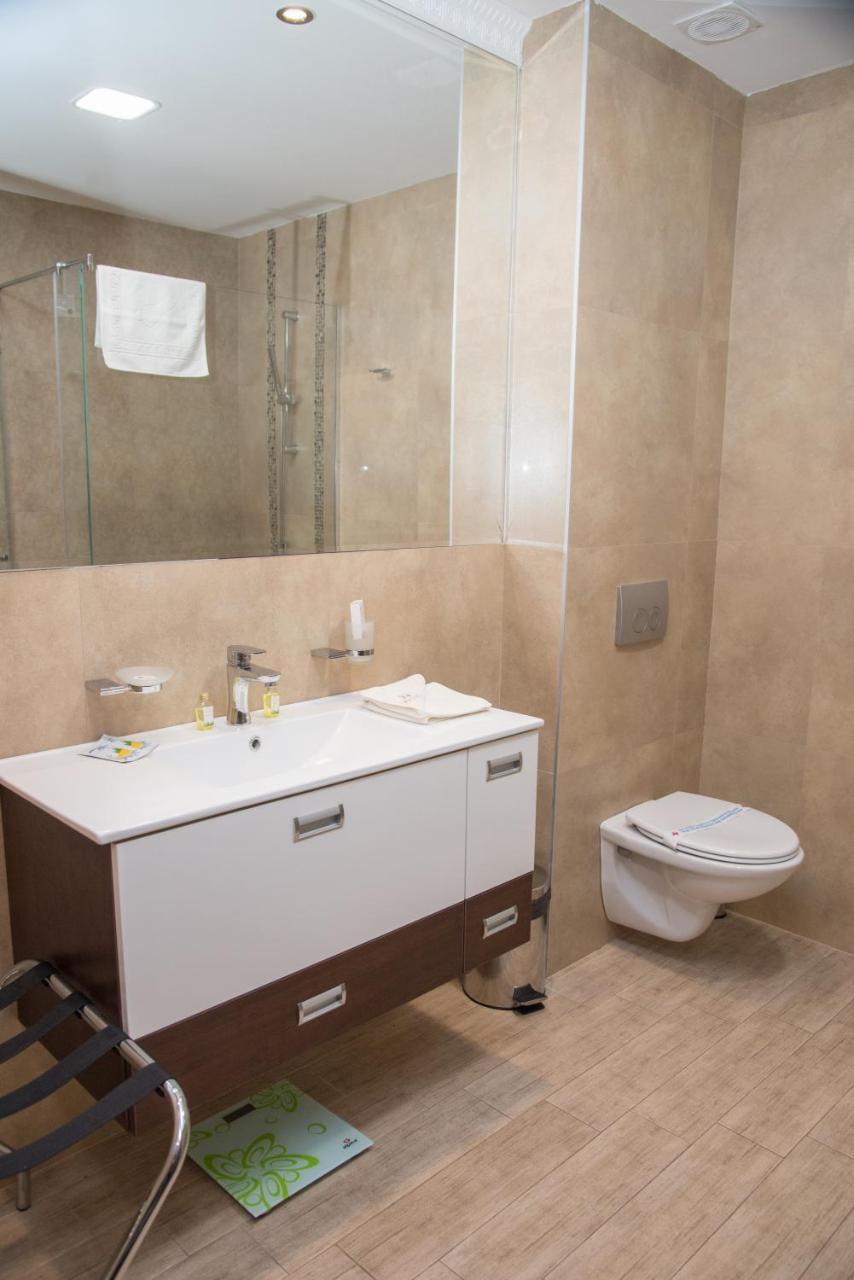 Hotel Crystal Pecinci Εξωτερικό φωτογραφία