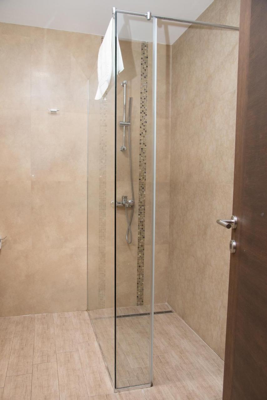 Hotel Crystal Pecinci Εξωτερικό φωτογραφία