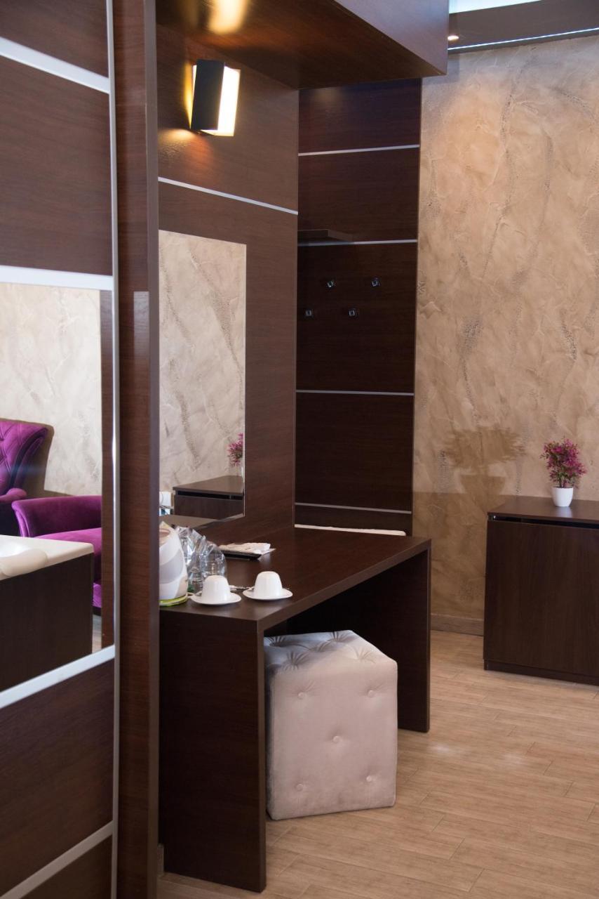 Hotel Crystal Pecinci Εξωτερικό φωτογραφία
